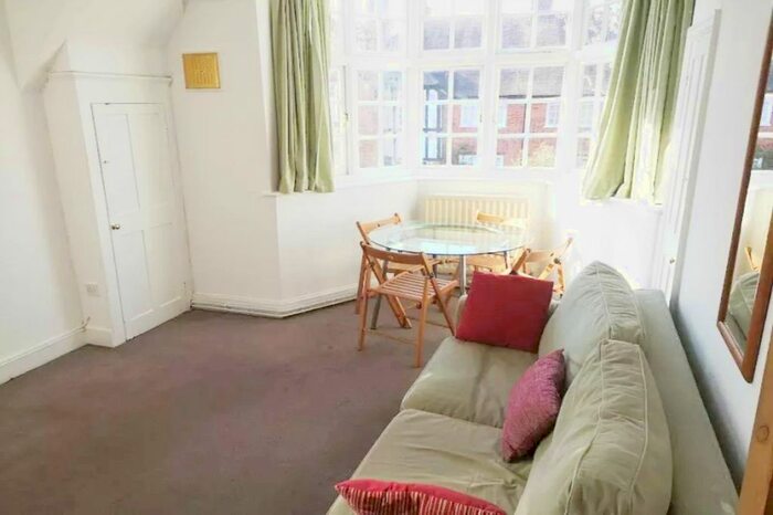 1 Bedroom Flat To Rent In Holyoake Walk, London, W5