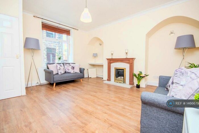 3 Bedroom Terraced House To Rent In Plantation Street, Bacup, OL13