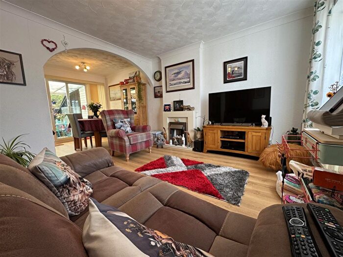 2 Bedroom Semi-detached Bungalow For Sale In Oxford Drive, Woodbridge, IP12