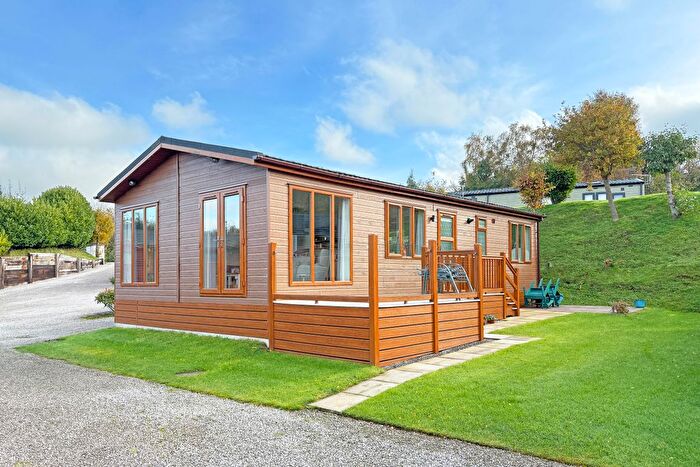 2 Bedroom Mobile/park Home For Sale In Reynard Crag Lane, Harrogate, HG3