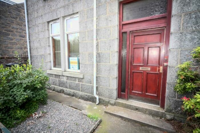 2 Bedroom Flat To Rent In Leslie Terrace, Kittybrewster, Aberdeen, AB25