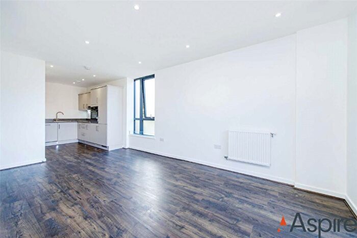 1 Bedroom Flat To Rent In Penrose Court, Boundaries Road, London, SW12