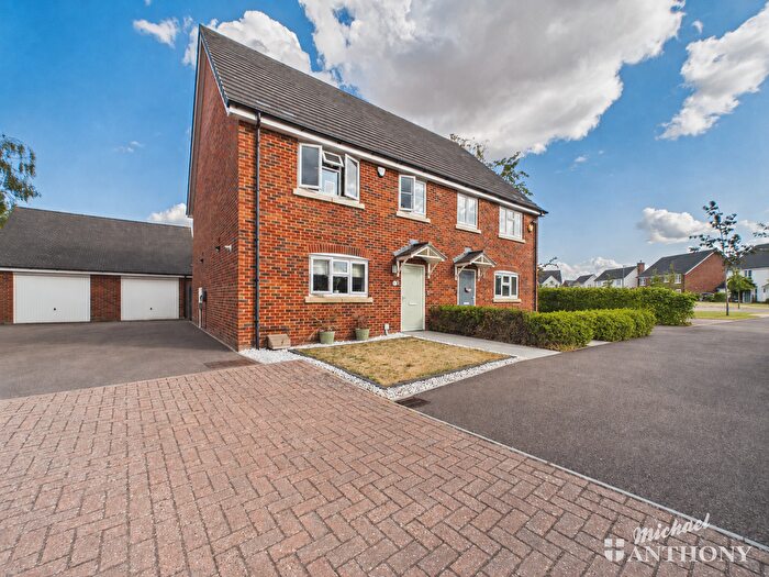 4 Bedroom Semi-Detached House For Sale In Barton Grove, Leighton Buzzard, LU7