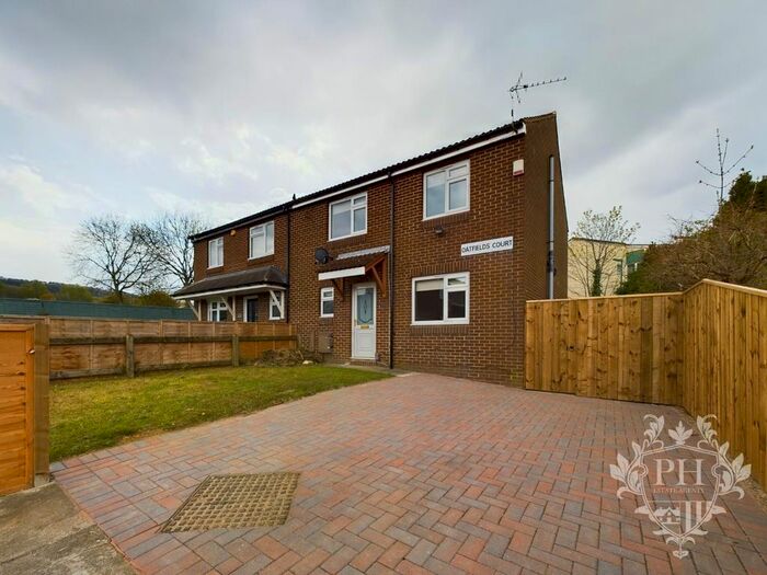 4 Bedroom Semi-Detached House To Rent In Oatfields Court, Eston, Middlesbrough, TS6