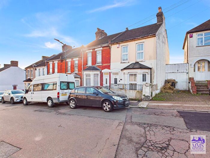 3 Bedroom End Of Terrace House For Sale In Brompton Lane, Strood Rochester, ME2