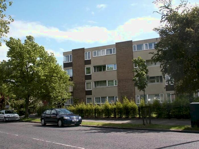 2 Bedroom Flat To Rent In Kimbolton Court, Kimbolton Road, Bedford, MK40