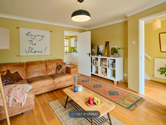 3 Bedroom Detached House To Rent In Caistor Close, Manchester, M16