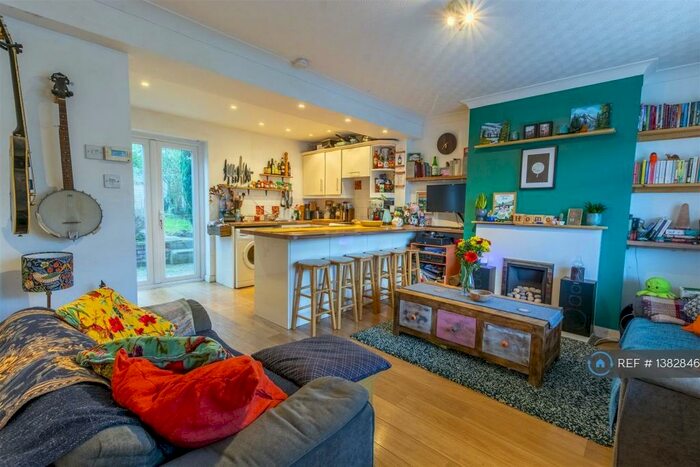 2 Bedroom End Of Terrace House To Rent In Manton Crescent, Beeston, Nottingham, NG9