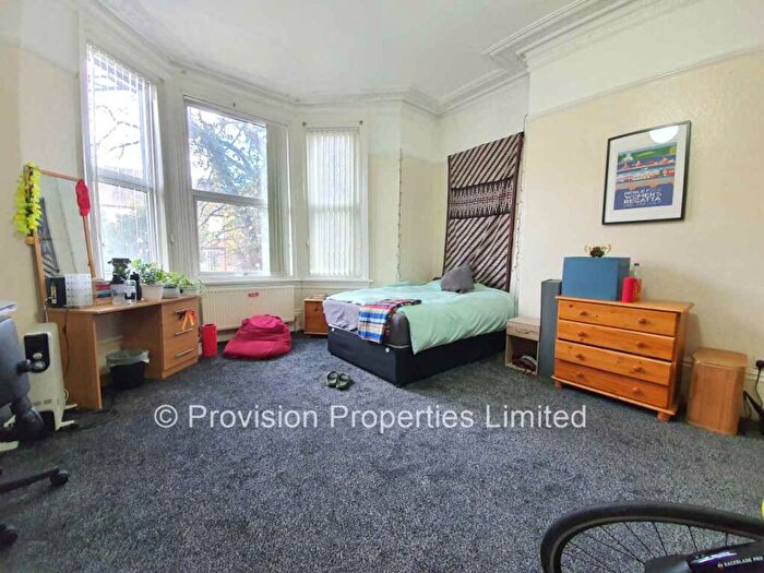 10 Bedroom End Of Terrace House To Rent In Cardigan Road, Headingley, Leeds, LS6