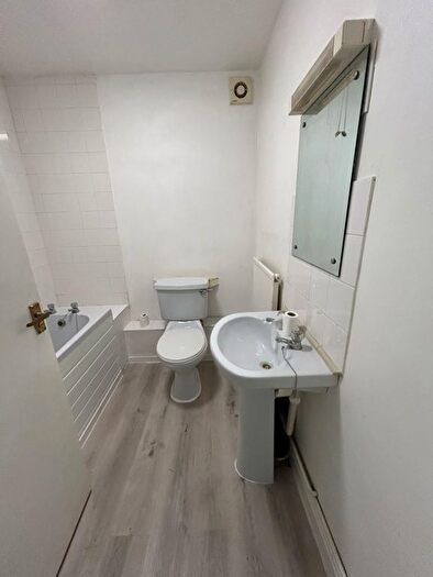 3 Bedroom Block Of Flats For Sale In Picton Road, Milford Haven, SA73