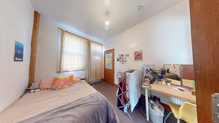 8 Bedroom Terraced House To Rent In Manor Terrace, Hyde Park, Leeds, LS6