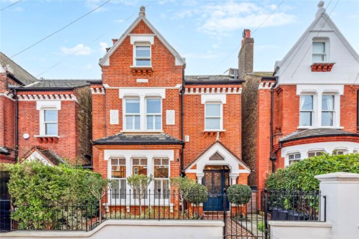 6 Bedroom Semi Detached House For Sale In Thurleigh Road, SW12