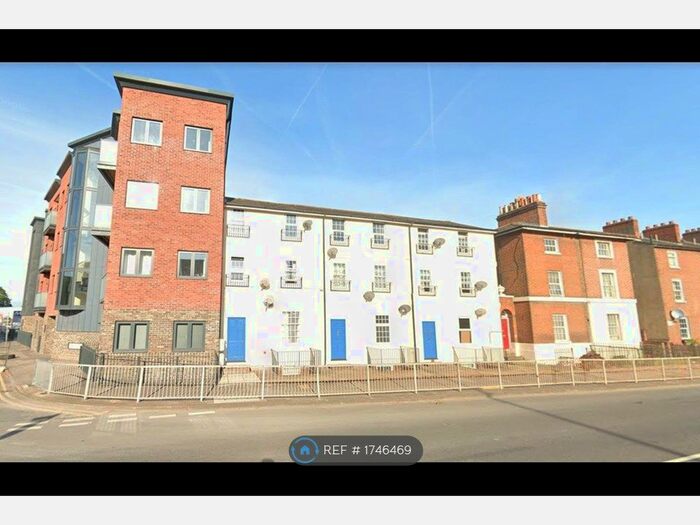 2 Bedroom Maisonette To Rent In Alastair Nicholas Court, Reading, RG1