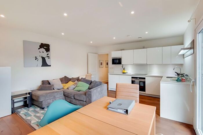 2 Bedroom Flat For Sale In Oakhill Road, London, SW15