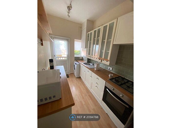 3 Bedroom Flat To Rent In Grange Road, London, SE25