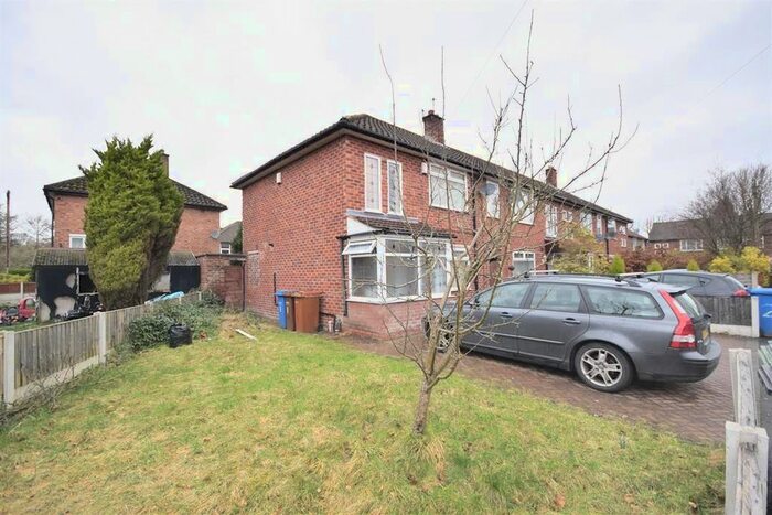 3 Bedroom End Of Terrace House To Rent In Hazel Avenue, Cheadle, SK8