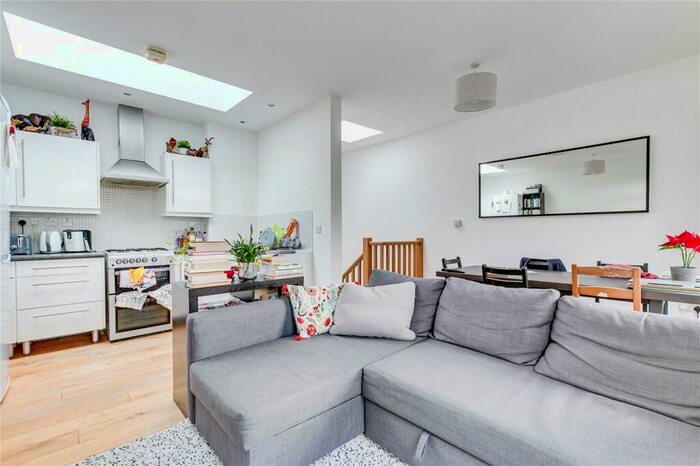 1 Bedroom Mews To Rent In Paradise Passage, Islington, N7