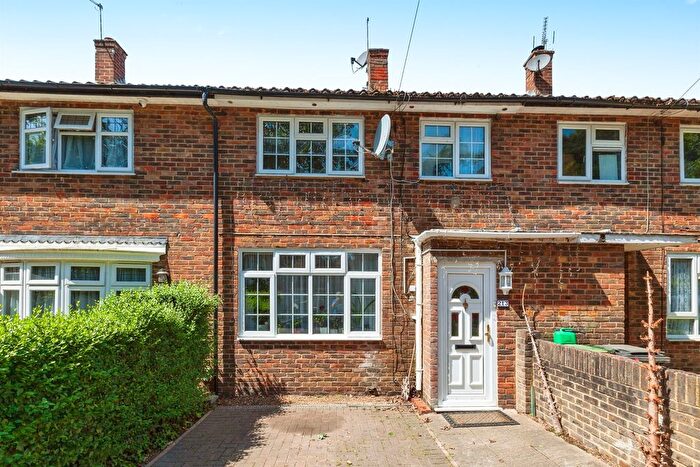 3 Bedroom Terraced House For Sale In Wentworth Avenue, Slough, SL2