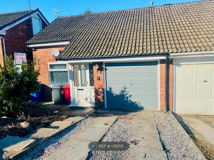 3 Bedroom Semi-Detached House To Rent In Hawkshaw Bank Road, Blackburn, BB1