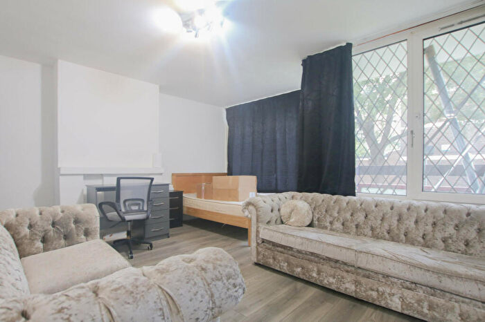 3 Bedroom Maisonette To Rent In Newall House, Harper Road, London, SE1