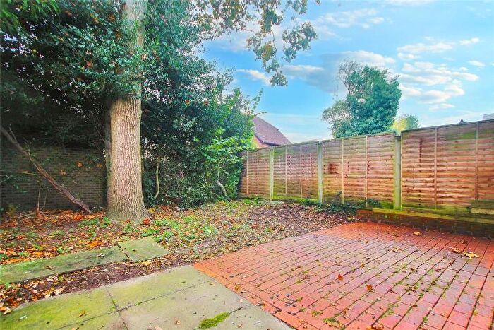 1 Bedroom End Of Terrace House To Rent In Woking, Surrey, GU24