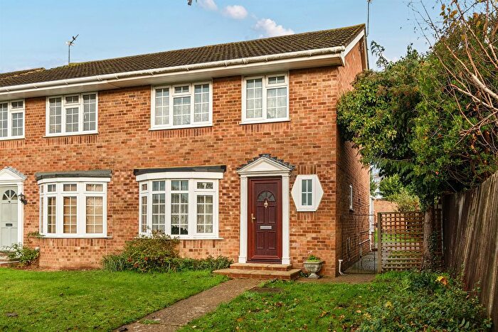 3 Bedroom Semi Detached House For Sale In Gardner Road, Maidenhead, SL6