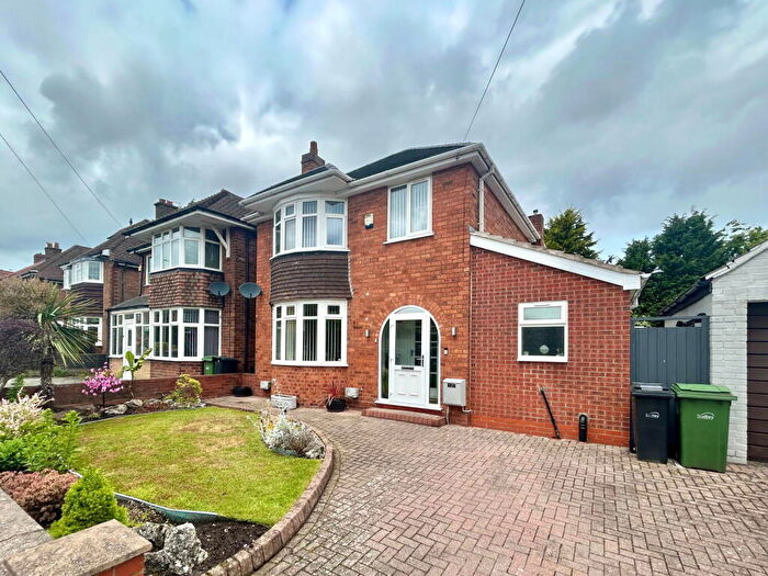 3 Bedroom Detached House For Sale In St. Michaels Grove, Dudley, DY2