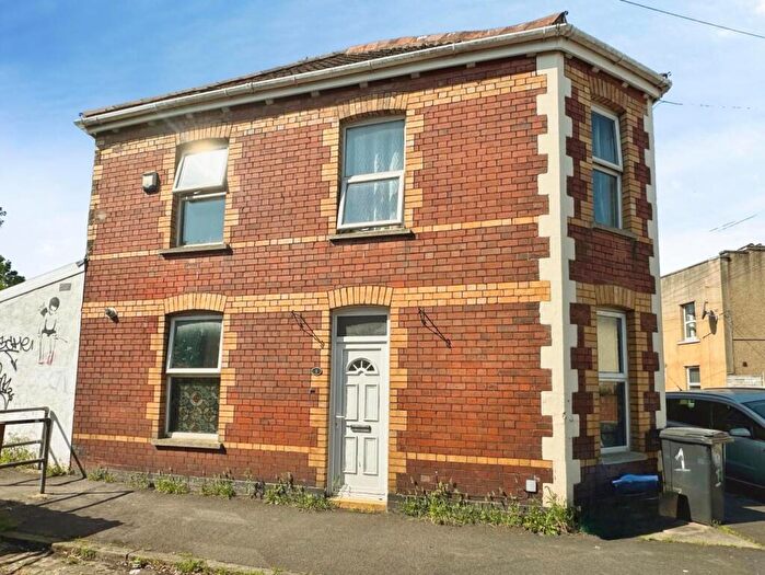 3 Bedroom End Of Terrace House For Sale In Midland Terrace, Bristol, BS16