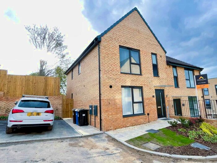 3 Bedroom Semi-Detached House To Rent In Frank Wright Close, Sheffield, S2