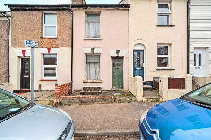 2 Bedroom Terraced House For Sale In Skinner Street, Gillingham, Kent, ME7