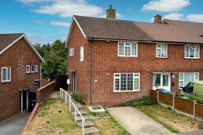 2 Bedroom End Of Terrace House To Rent In Barnacres Road, Hemel Hempstead, Hertfordshire, HP3