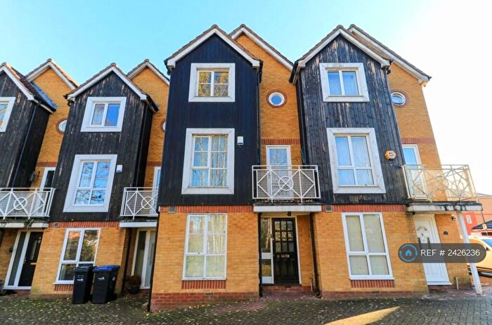5 Bedroom Detached House To Rent In Martini Drive, Enfield, EN3