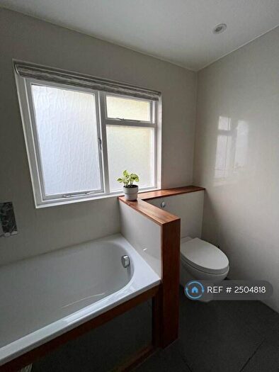 1 Bedroom Flat To Rent In Lockhart Street, London, E3