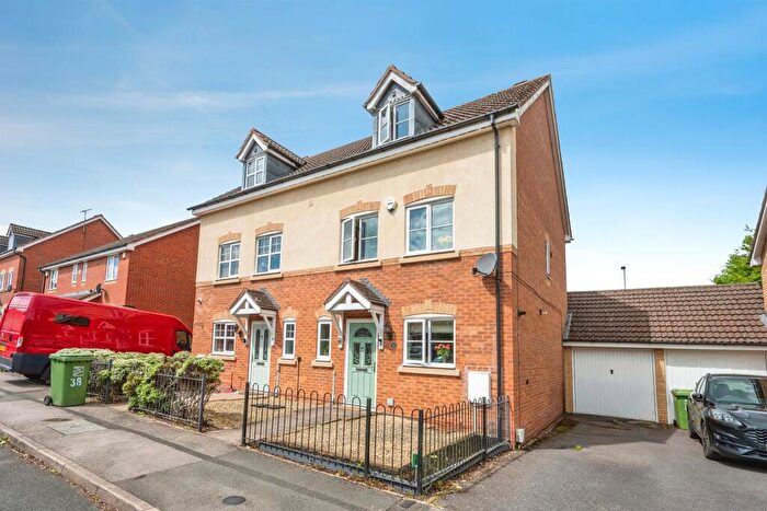 3 Bedroom Semi-Detached House For Sale In Wheatcroft Close, Redditch, B97