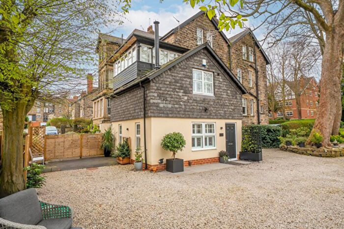 3 Bedroom Flat For Sale In Wordsworth Crescent, Harrogate, HG2