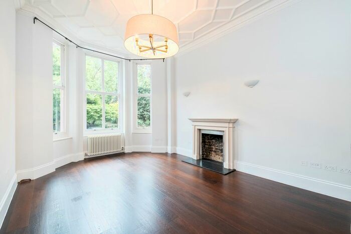 3 Bedroom Flat To Rent In Cadogan Square, London, SW1X