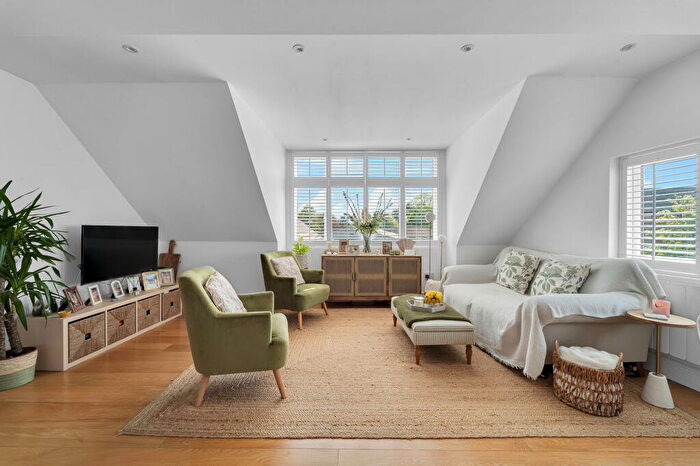 2 Bedroom Apartment For Sale In Old Woking Road, West Byfleet, KT14