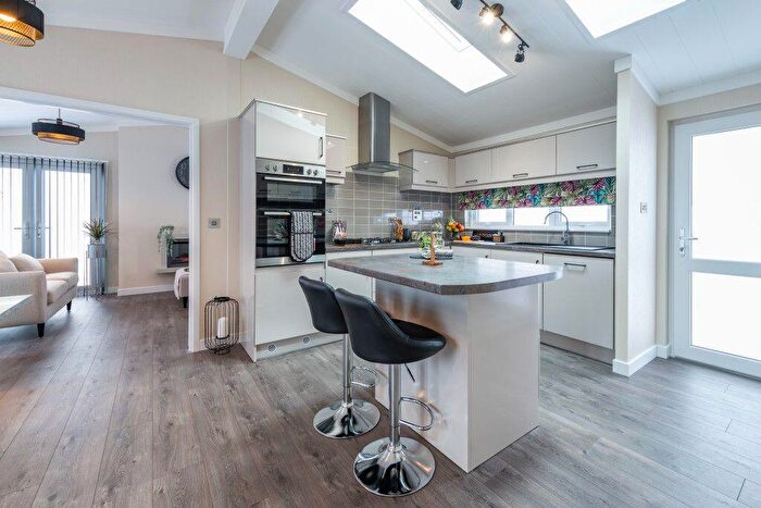 2 Bedroom Park Home For Sale In Linford, Stanford-le-Hope, SS17