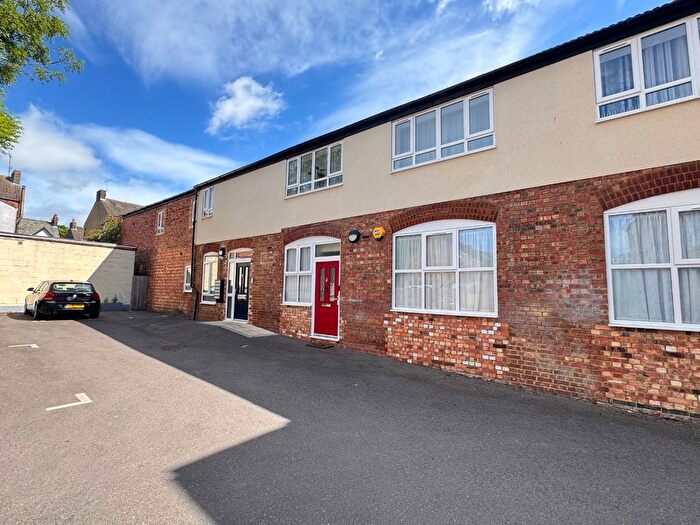 2 Bedroom Flat To Rent In Blockers Court, Kingham Way, LU2