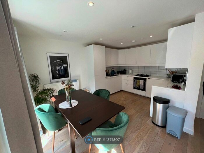 4 Bedroom Semi-Detached House To Rent In Lowndes Mews, London, SW16