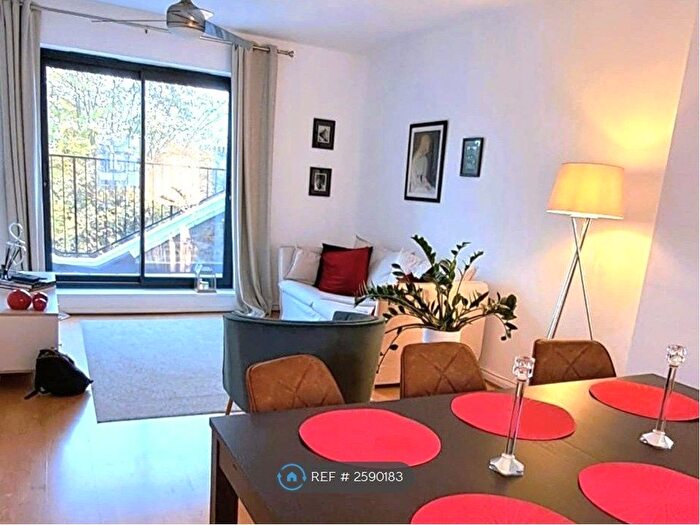 2 Bedroom Flat To Rent In Gloucester Avenue, London, NW1