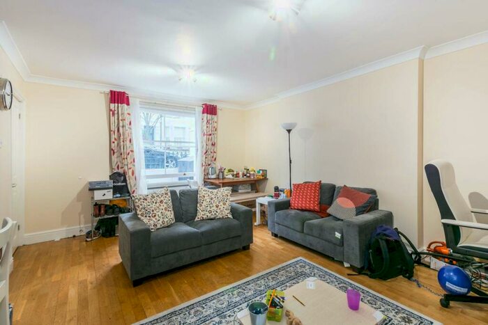 2 Bedroom Flat To Rent In Alma Square, St John's Wood, London, NW8