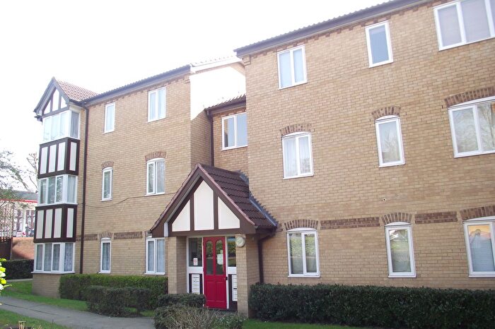 2 Bedroom Flat To Rent In Britton Close, London, SE6