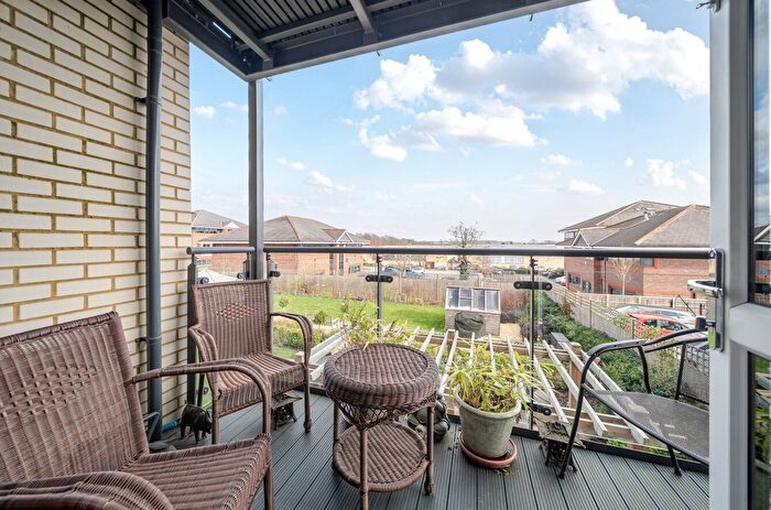 2 Bedroom Flat For Sale In Roslin Place, Station Road, Hook, RG27