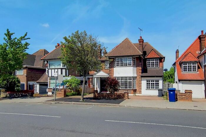 5 Bedroom Semi-Detached House To Rent In Armitage Road, Golders Green, London, NW11