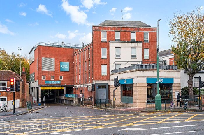 2 Bedroom Flat For Sale In The Oaks Square, Epsom, KT19