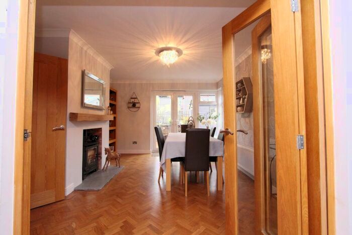 5 Bedroom Detached House For Sale In Highwood Road, Uttoxeter, ST14