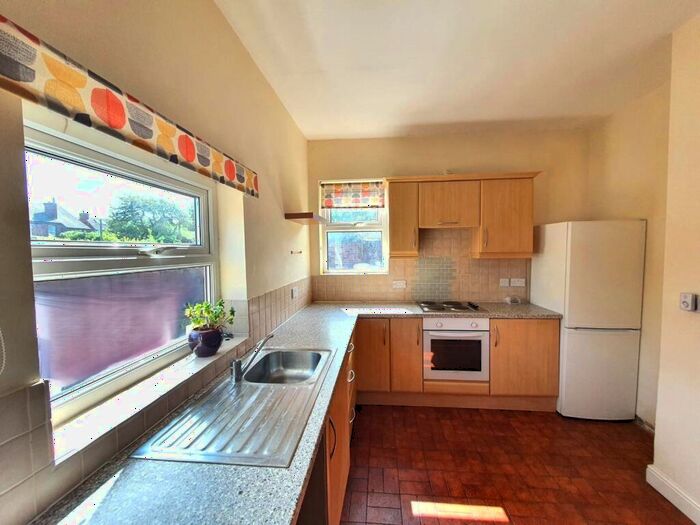 2 Bedroom Flat To Rent In Flat, Avenue Road, DN2