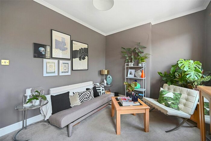 2 Bedroom Flat To Rent In Godolphin Road, Shepherds Bush, London, W12