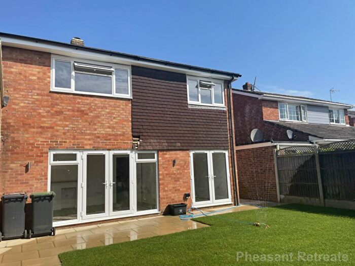 3 Bedroom Link Detached House To Rent In Cornfield Close, Witney, OX28